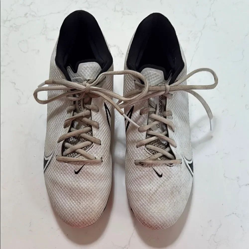 Nike Vapor 360 Speed Football Cleats.  Size 8 EUC